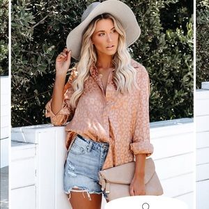 Vici KINGDOM SATIN EMBOSSED BUTTON DOWN BLOUSE - GOLD